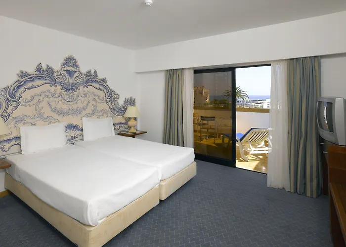 布里萨索尔公寓式酒店 4* 阿尔布费拉